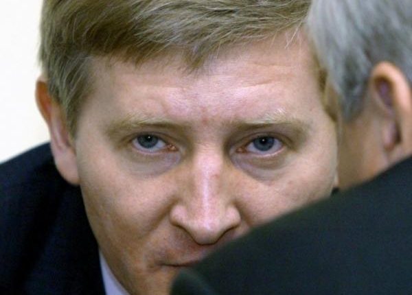 Ахметов заставил любить себя друзей Порошенко